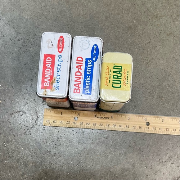 Vintage Johnson & Johnson Band-Aid & Curad Metal Hinged Tin Boxes - Picture 11 of 11